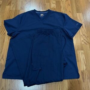 Dickies 2XL Scrub Top and Bottom. Navy blue.